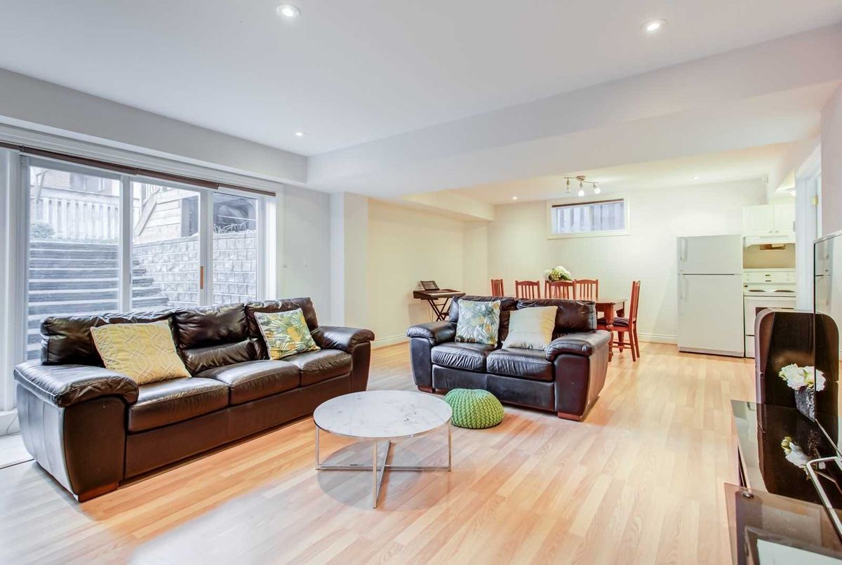 286 Kingsdale Ave 286 Kingsdale Ave Toronto