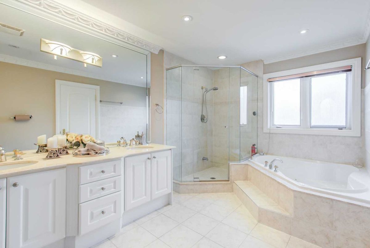 286 Kingsdale Ave 286 Kingsdale Ave Toronto