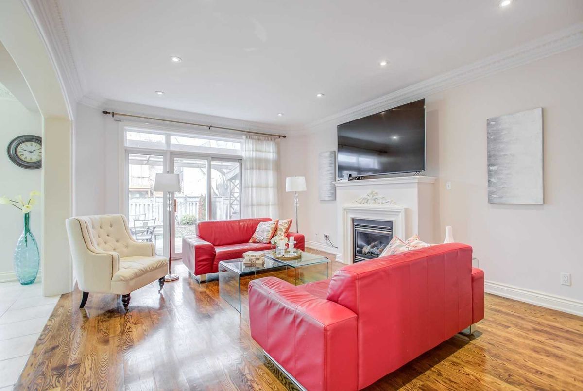286 Kingsdale Ave 286 Kingsdale Ave Toronto