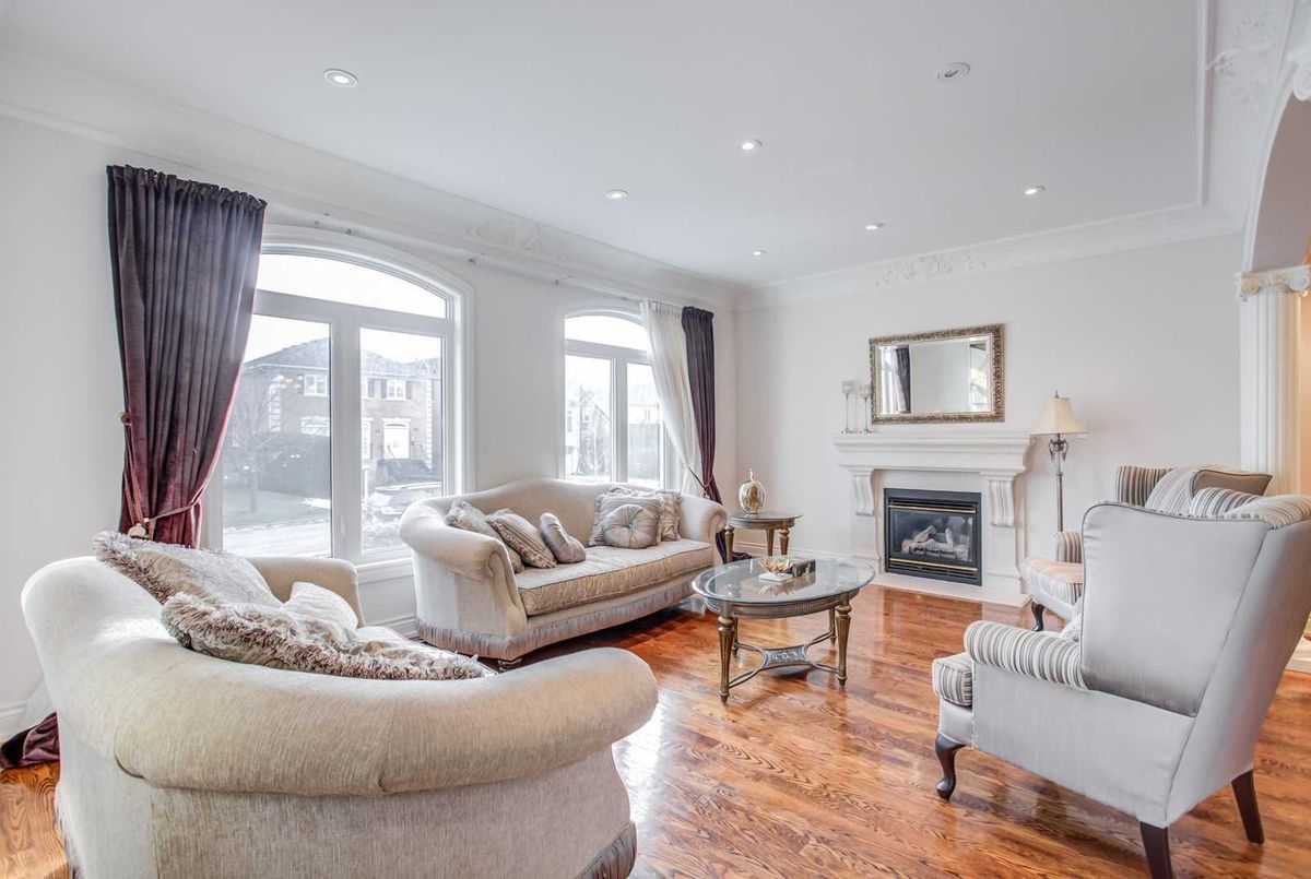 286 Kingsdale Ave 286 Kingsdale Ave Toronto