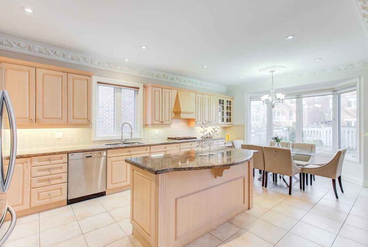 286 Kingsdale Ave 286 Kingsdale Ave Toronto