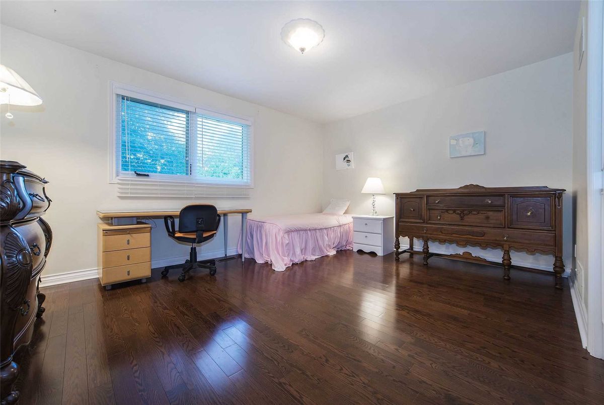 36 Garnier Crt 36 Garnier Crt Toronto