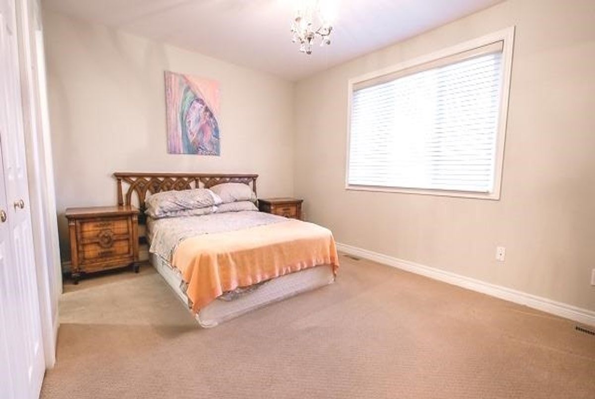 11 Donnalyn Dr 11 Donnalyn Dr Toronto