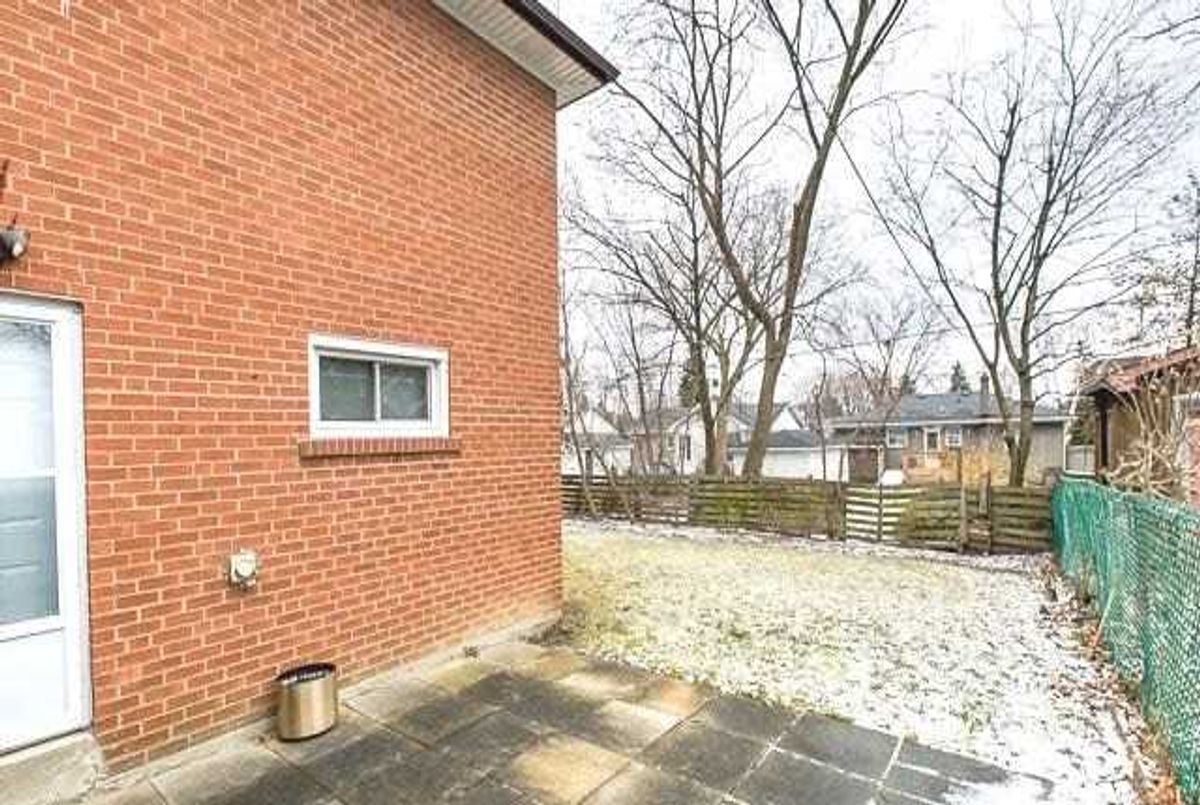 11 Donnalyn Dr 11 Donnalyn Dr Toronto