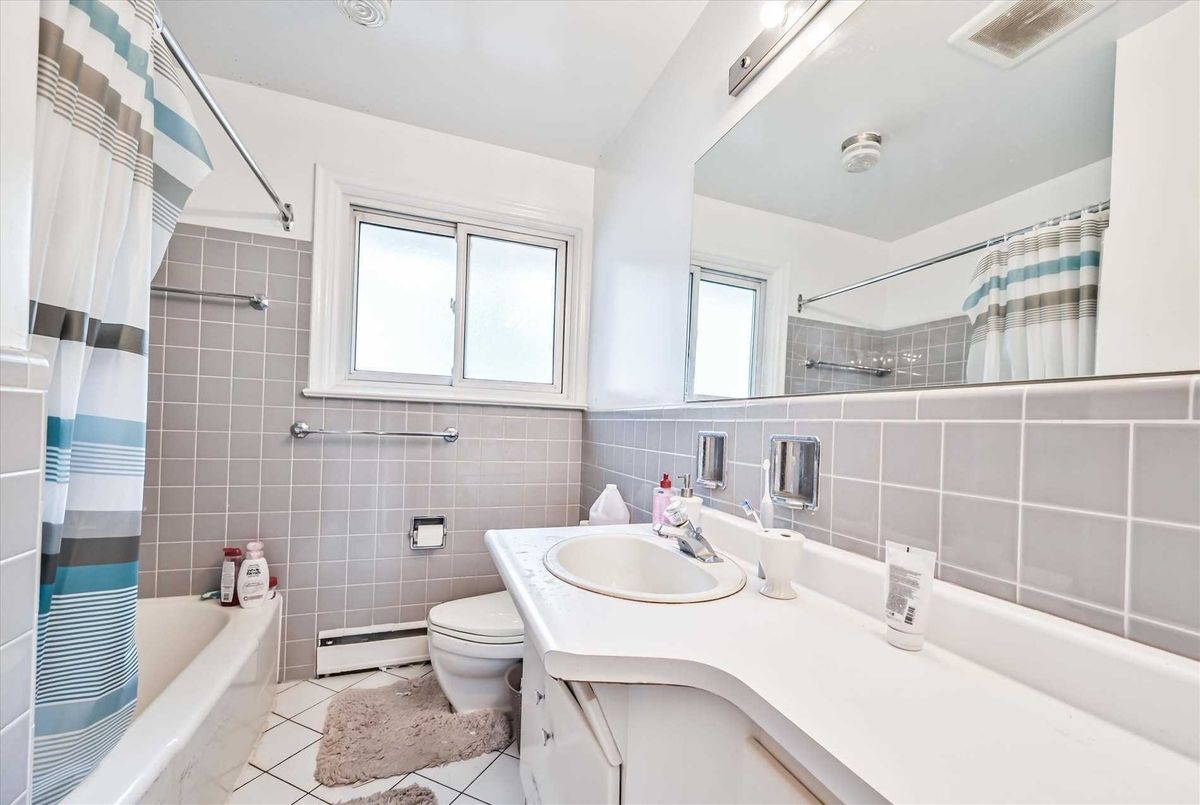 2 Bayberry Cres 2 Bayberry Cres Toronto