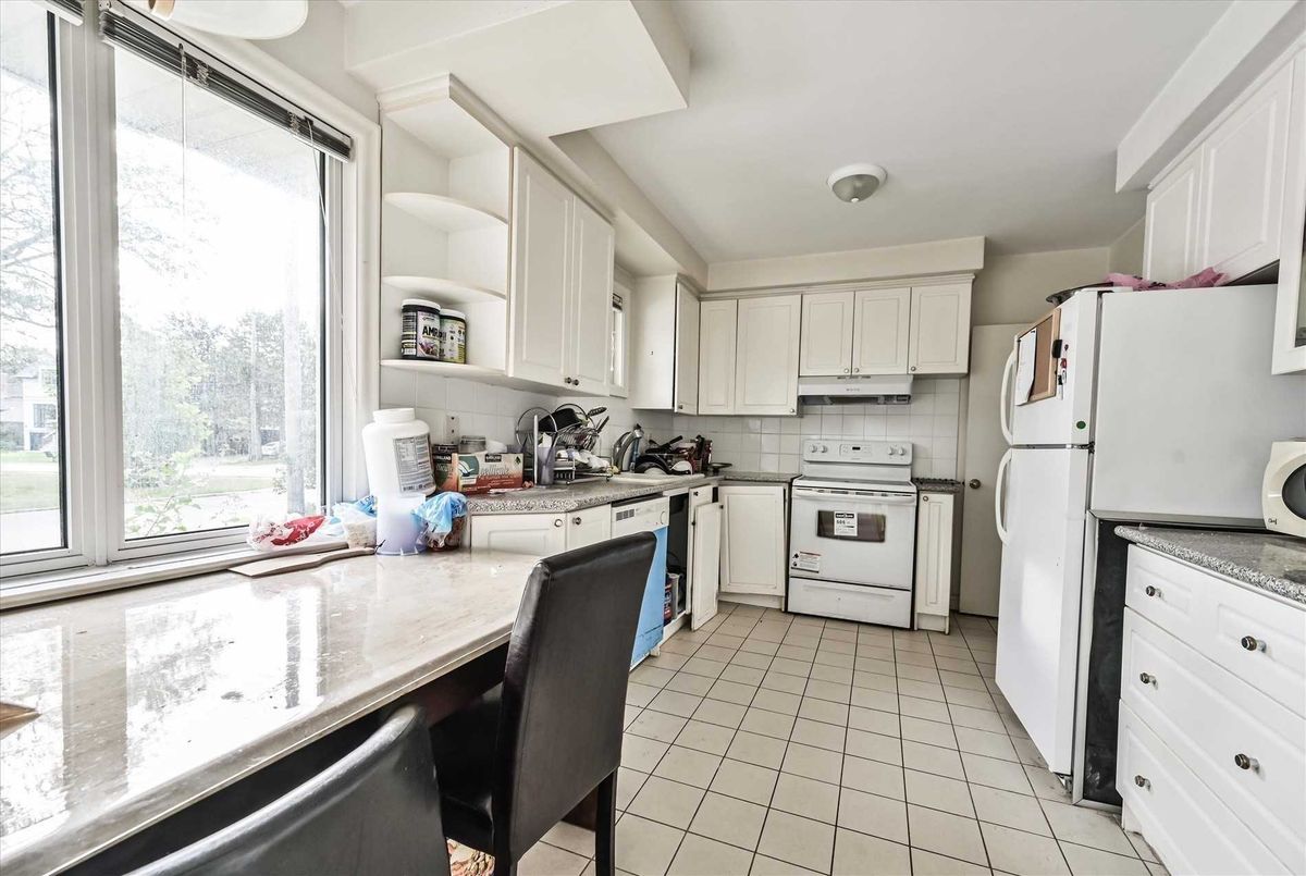 2 Bayberry Cres 2 Bayberry Cres Toronto