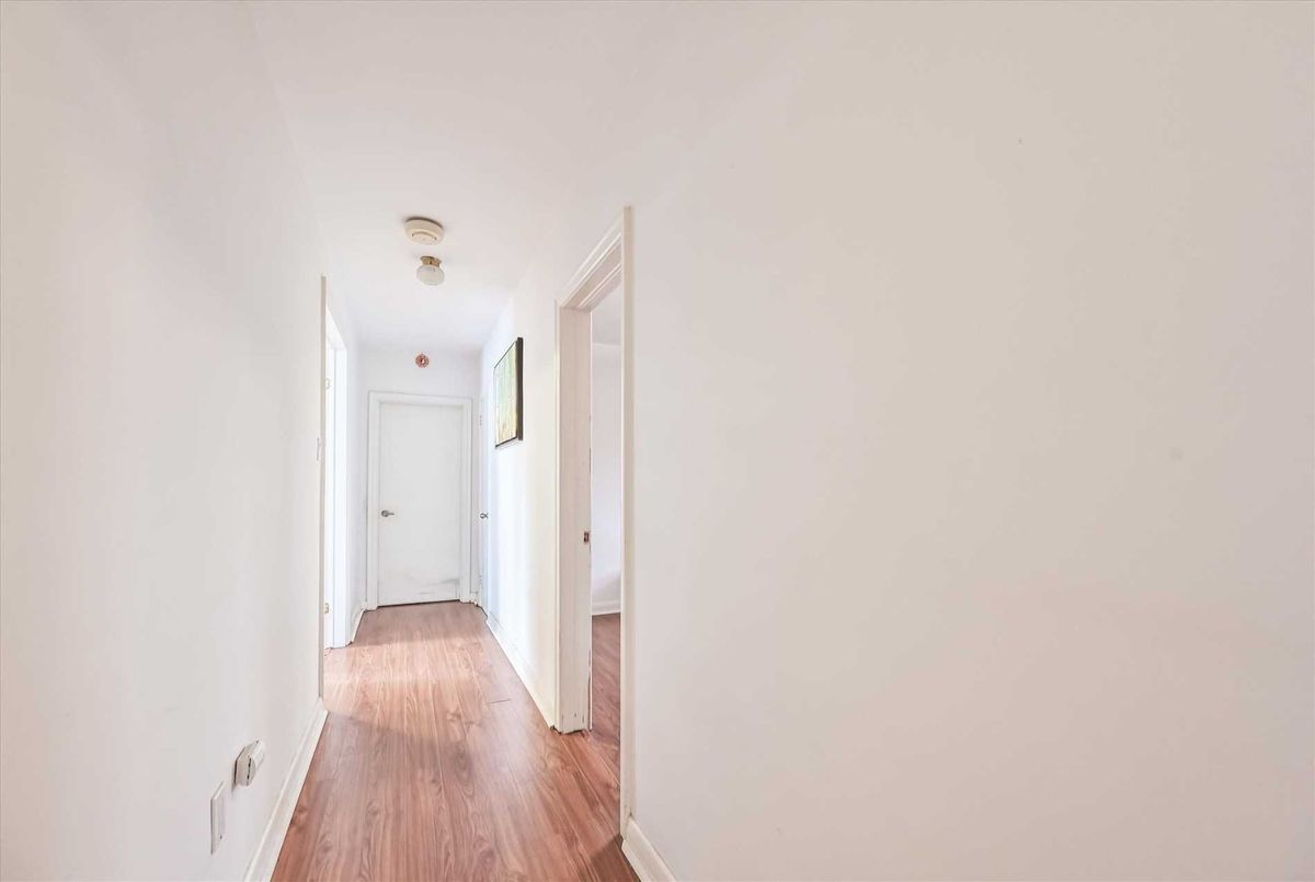 2 Bayberry Cres 2 Bayberry Cres Toronto