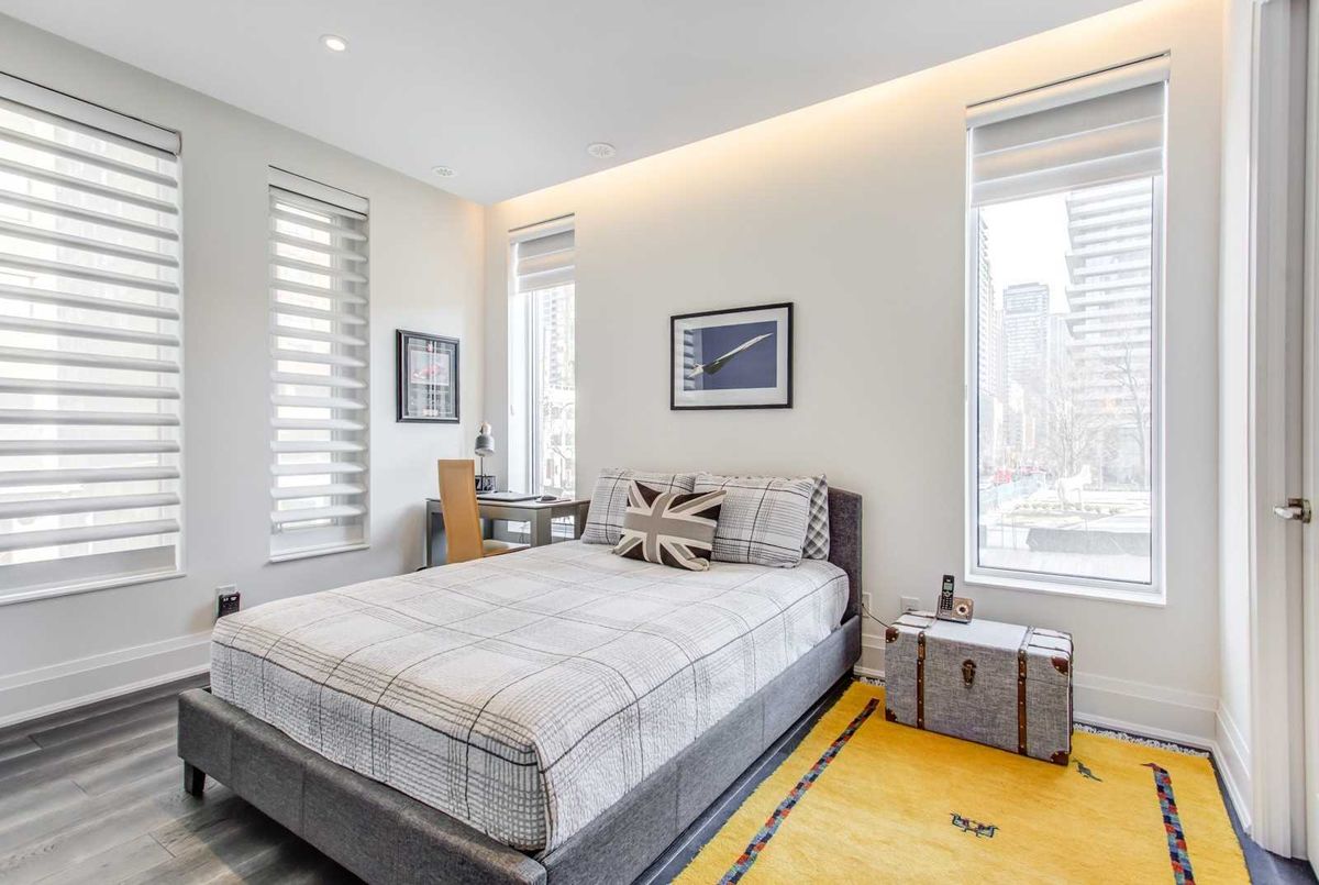 1074 Bay St 1074 Bay St Toronto