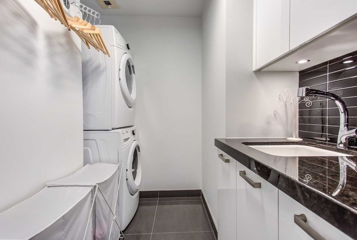 1074 Bay St 1074 Bay St Toronto