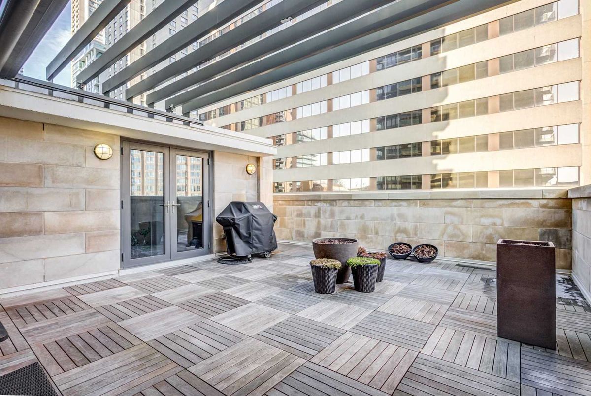 1074 Bay St 1074 Bay St Toronto