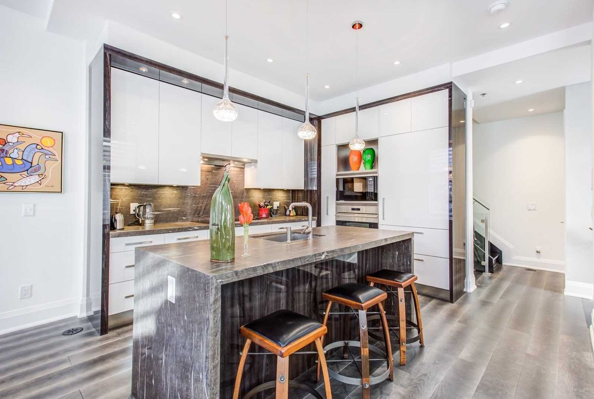 1074 Bay St 1074 Bay St Toronto
