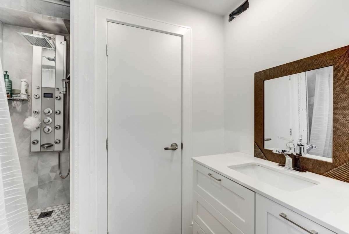 185 Cottonwood Dr 185 Cottonwood Dr Toronto