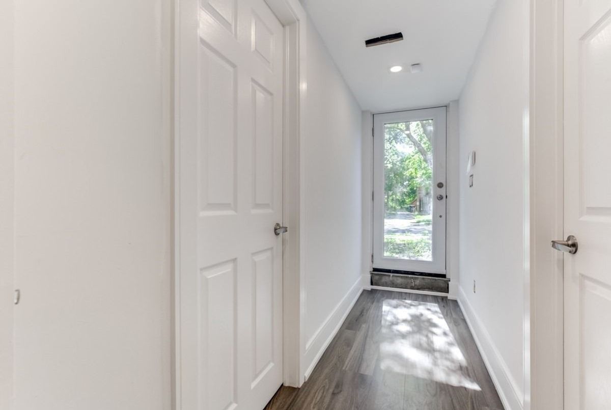 185 Cottonwood Dr 185 Cottonwood Dr Toronto