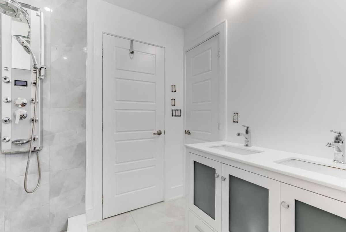 185 Cottonwood Dr 185 Cottonwood Dr Toronto