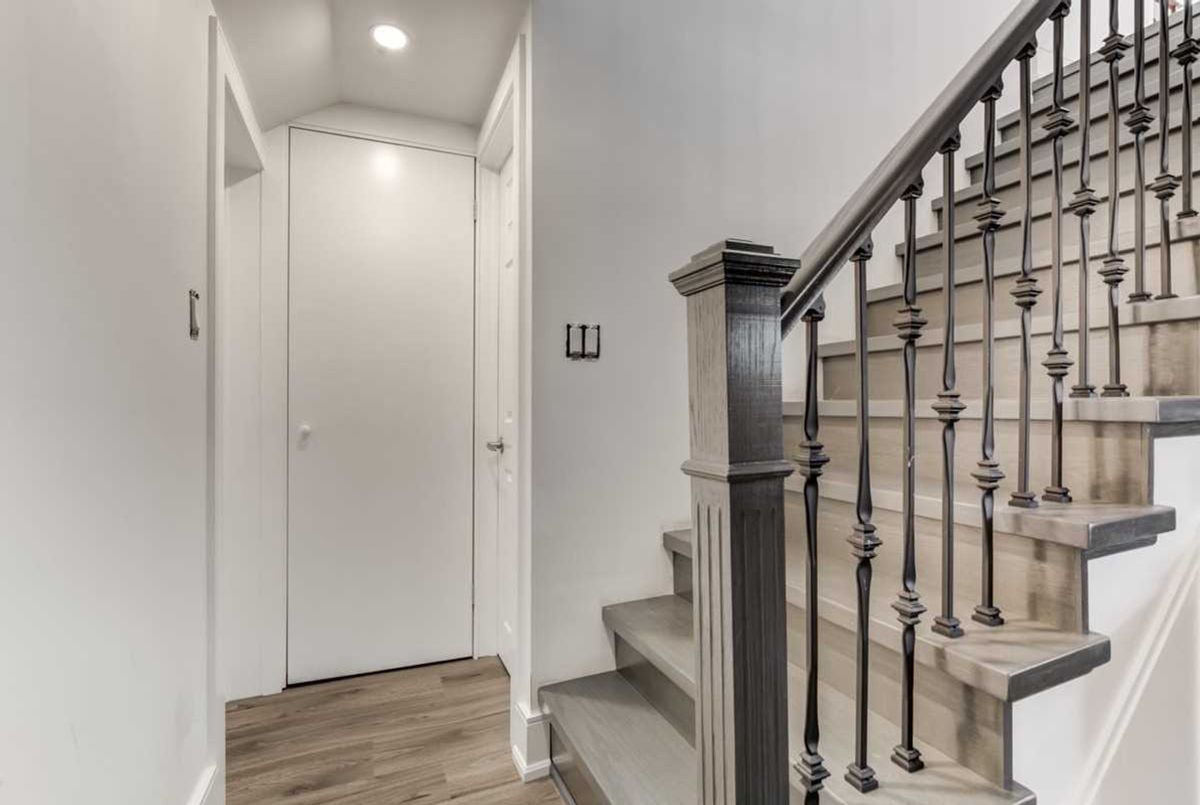 185 Cottonwood Dr 185 Cottonwood Dr Toronto