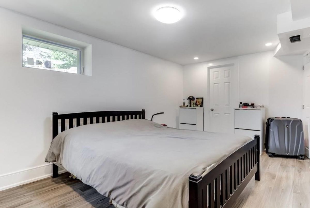 185 Cottonwood Dr 185 Cottonwood Dr Toronto