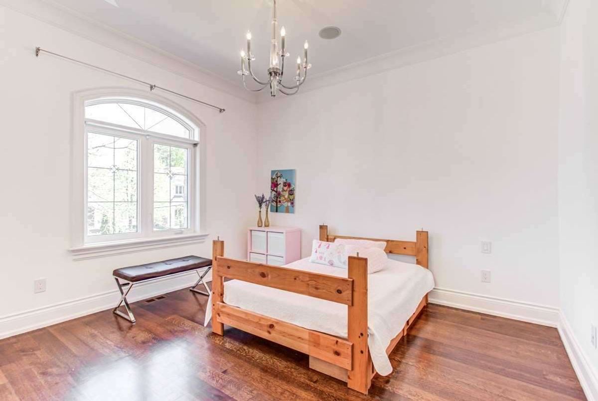 102 Harlandale Ave 102 Harlandale Ave Toronto