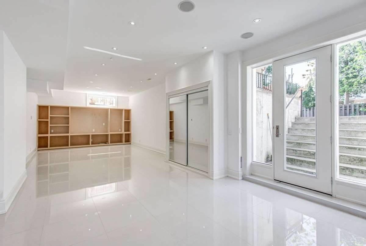 102 Harlandale Ave 102 Harlandale Ave Toronto
