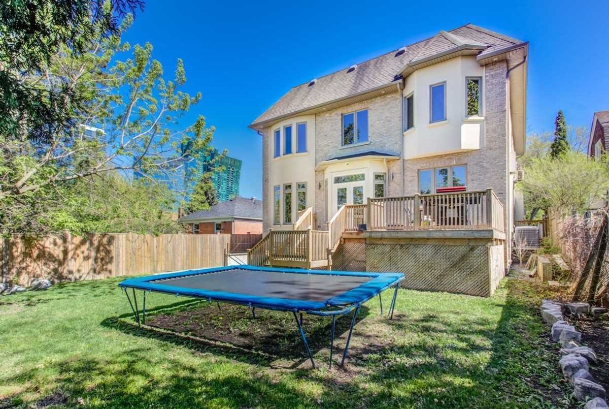 102 Harlandale Ave 102 Harlandale Ave Toronto