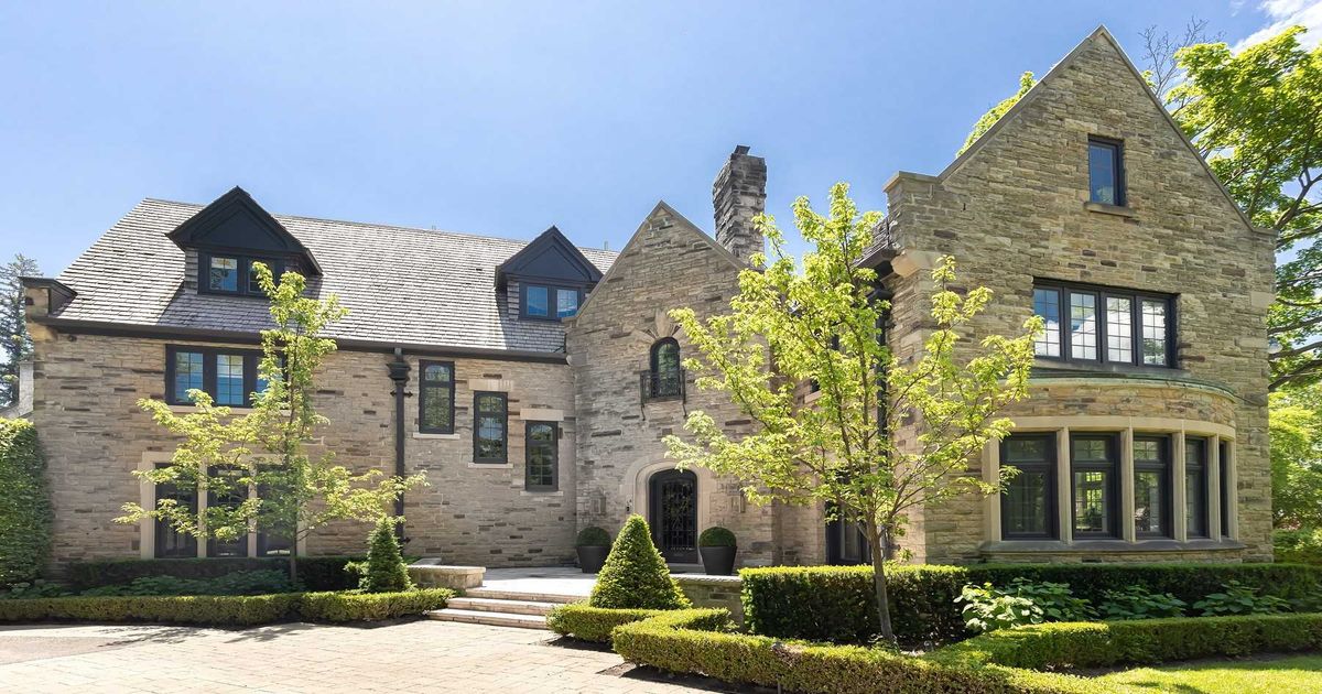 64 Old Forest Hill Rd Toronto