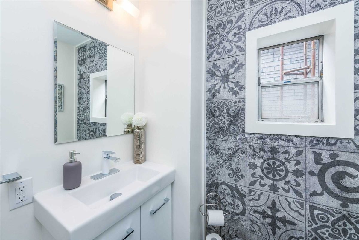 493 Roxton Rd 493 Roxton Rd Toronto