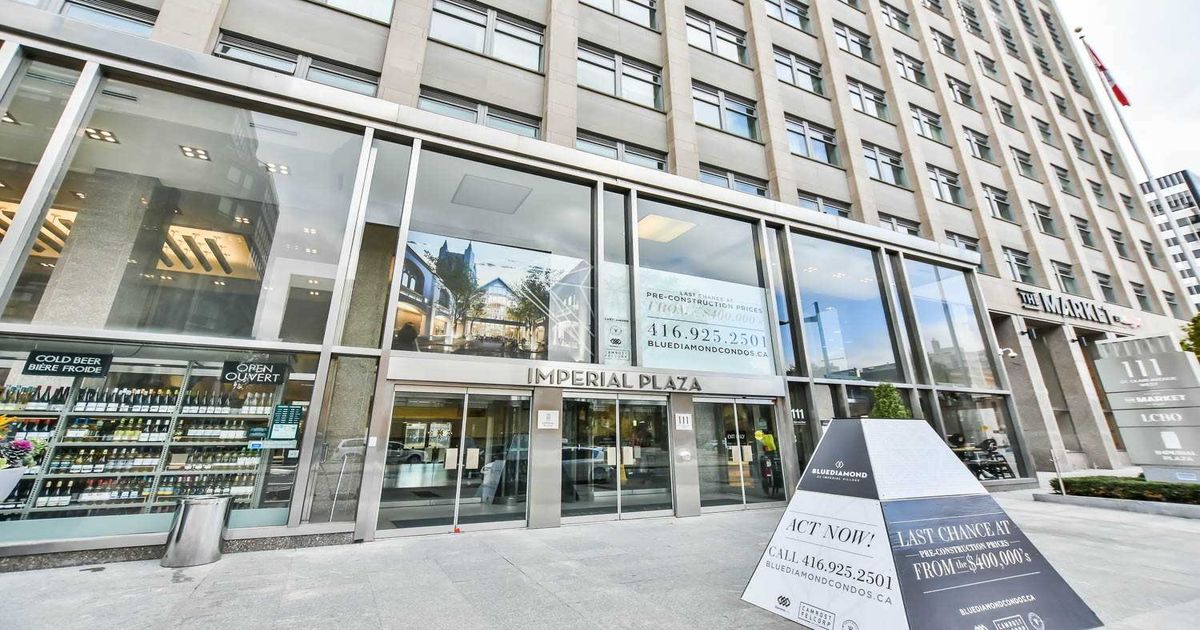 1502-111 St Clair Ave W Toronto