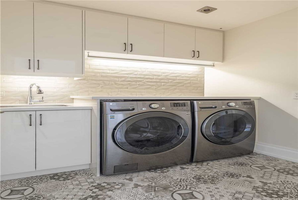 523 Vesta Dr 523 Vesta Dr Toronto