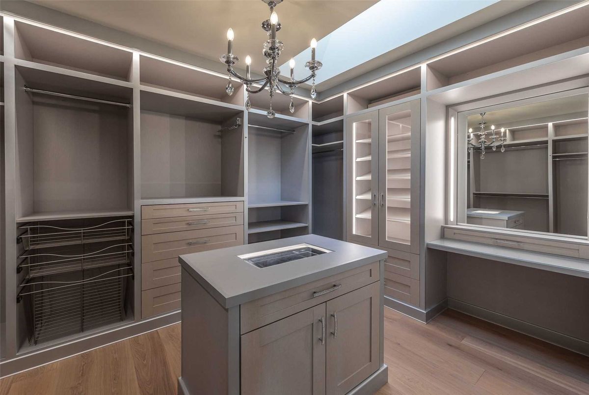 523 Vesta Dr 523 Vesta Dr Toronto