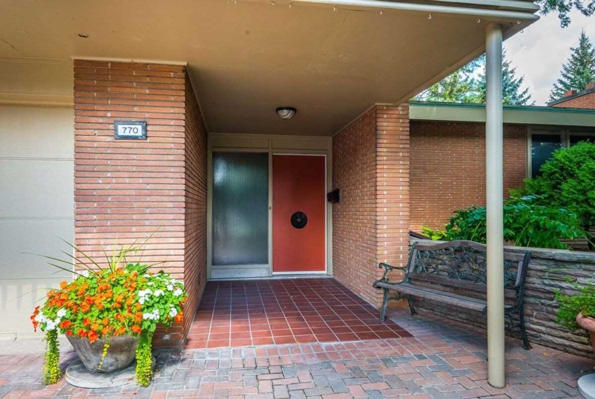 770 Lawrence Ave E 770 Lawrence Ave E Toronto