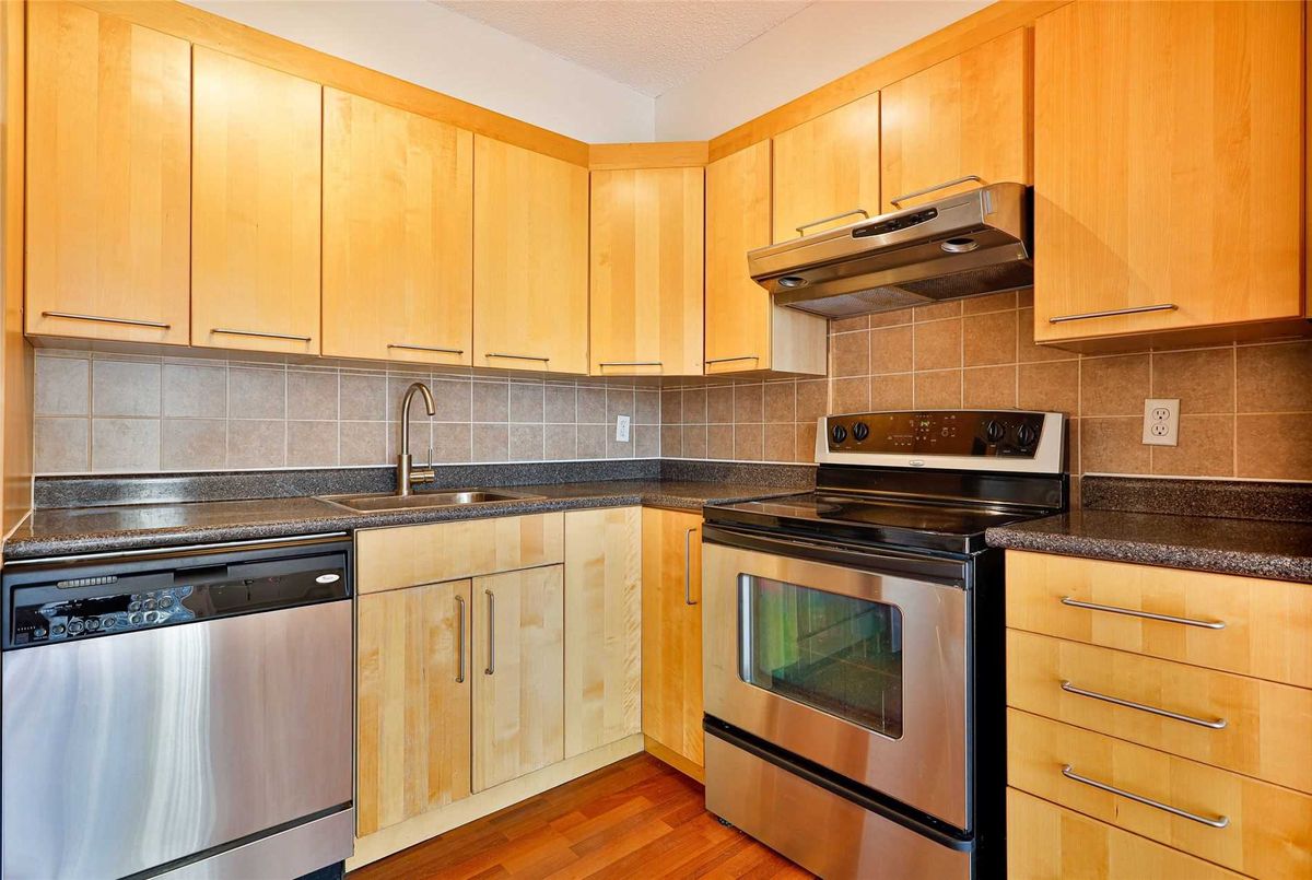 2435-33 Harbour Sq W 2435-33 Harbour Sq W Toronto