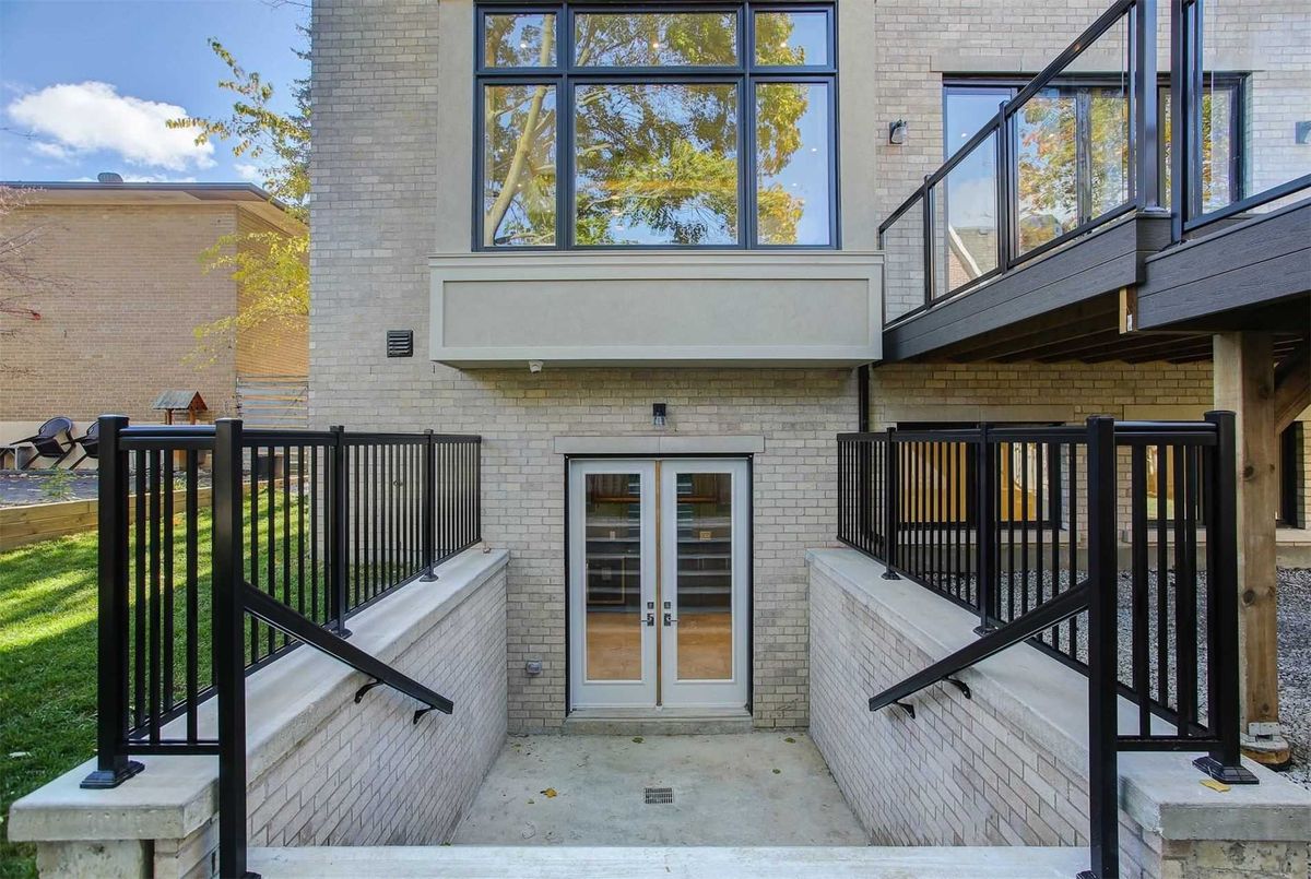 362B Greenfield Ave 362B Greenfield Ave Toronto