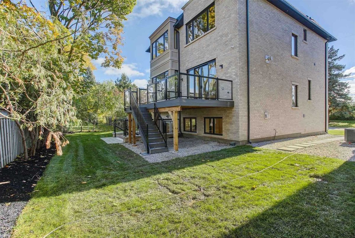 362B Greenfield Ave 362B Greenfield Ave Toronto