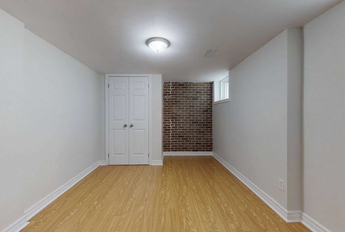 35 Nipigon(Bsmt) Ave 35 Nipigon(Bsmt) Ave Toronto