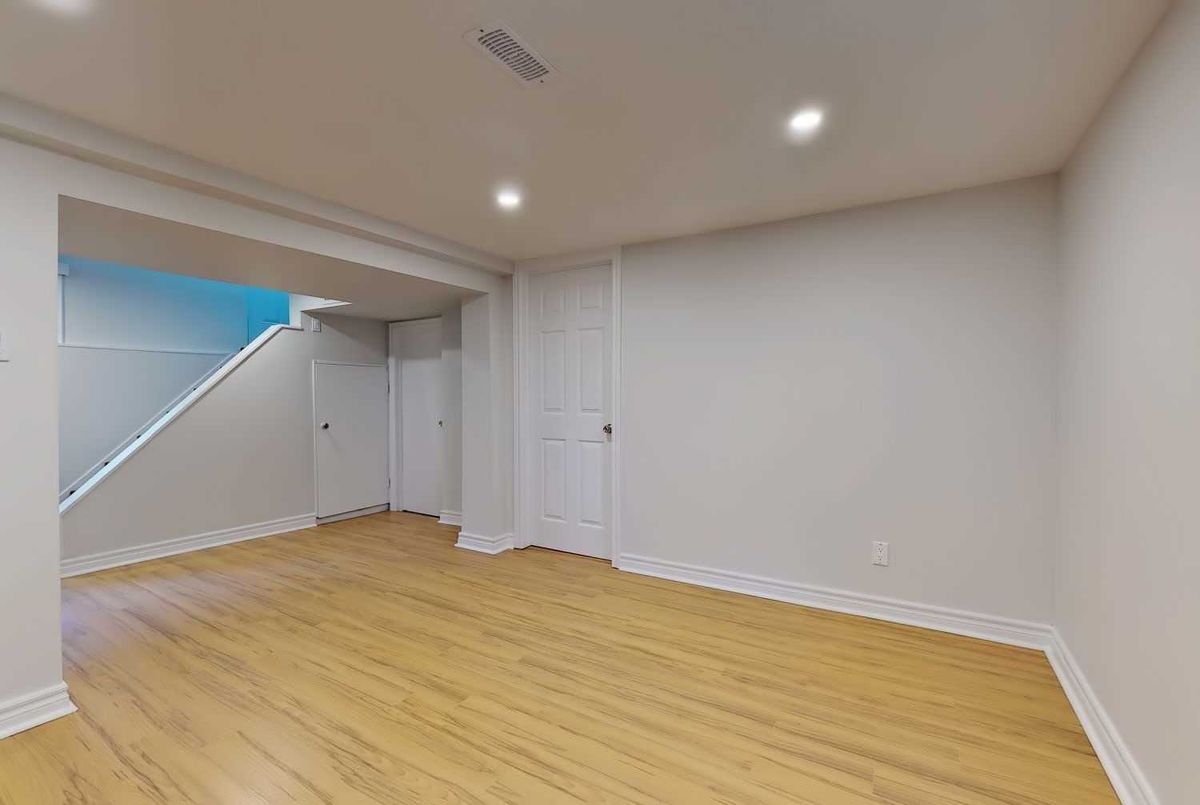 35 Nipigon(Bsmt) Ave 35 Nipigon(Bsmt) Ave Toronto