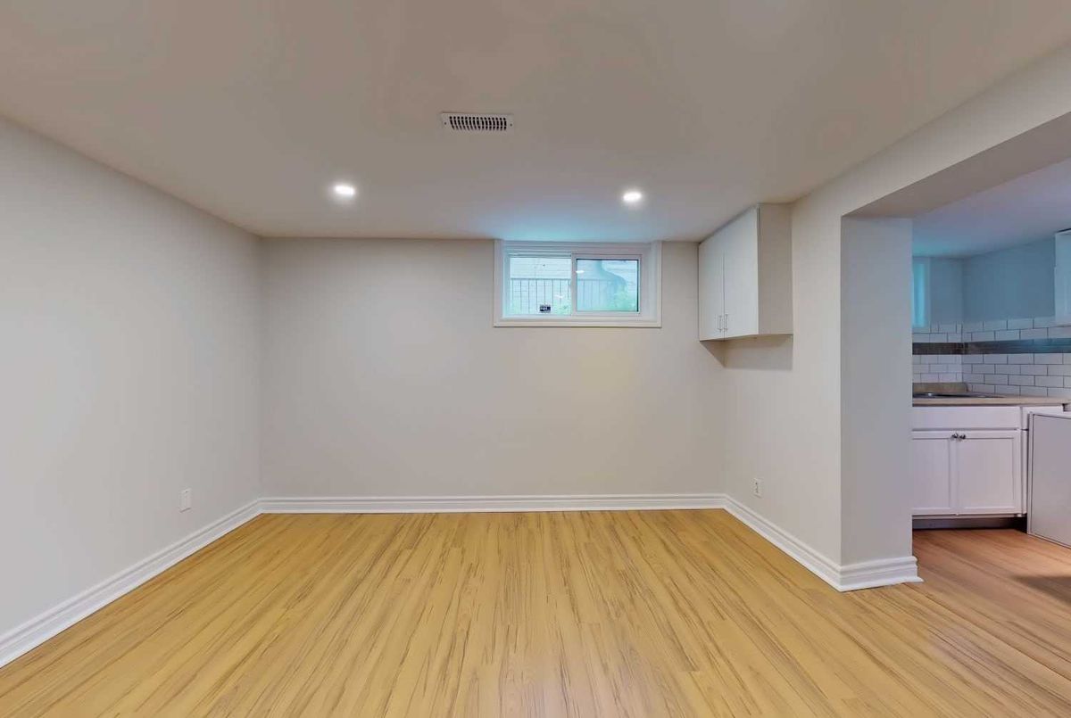 35 Nipigon(Bsmt) Ave 35 Nipigon(Bsmt) Ave Toronto