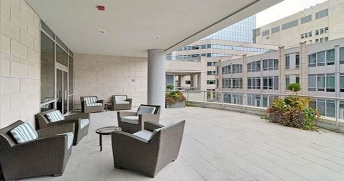 414-761 Bay St Toronto