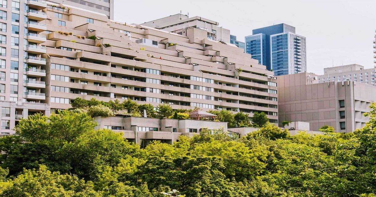 1010-360 Bloor St E Toronto