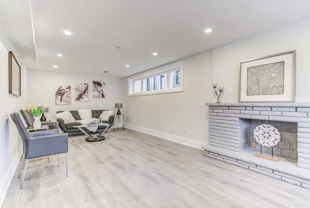 129 Betty Ann Dr 129 Betty Ann Dr Toronto