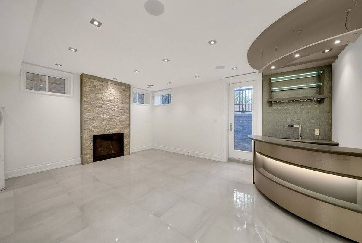 523 Vesta Dr 523 Vesta Dr Toronto