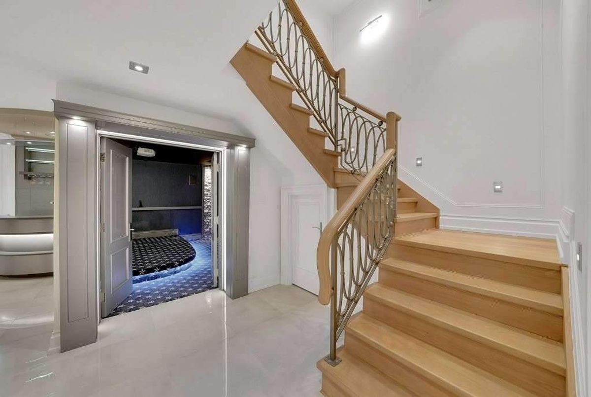 523 Vesta Dr 523 Vesta Dr Toronto