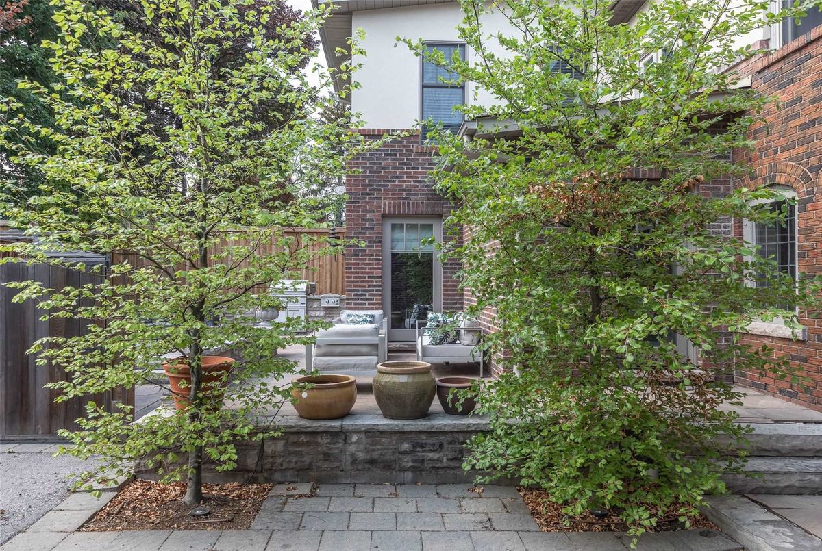 300 Oriole Pkwy 300 Oriole Pkwy Toronto
