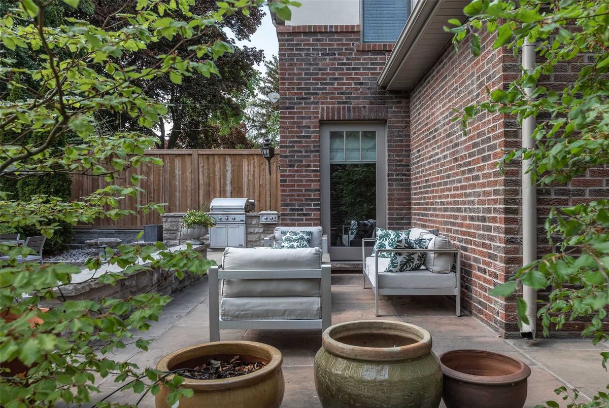 300 Oriole Pkwy 300 Oriole Pkwy Toronto