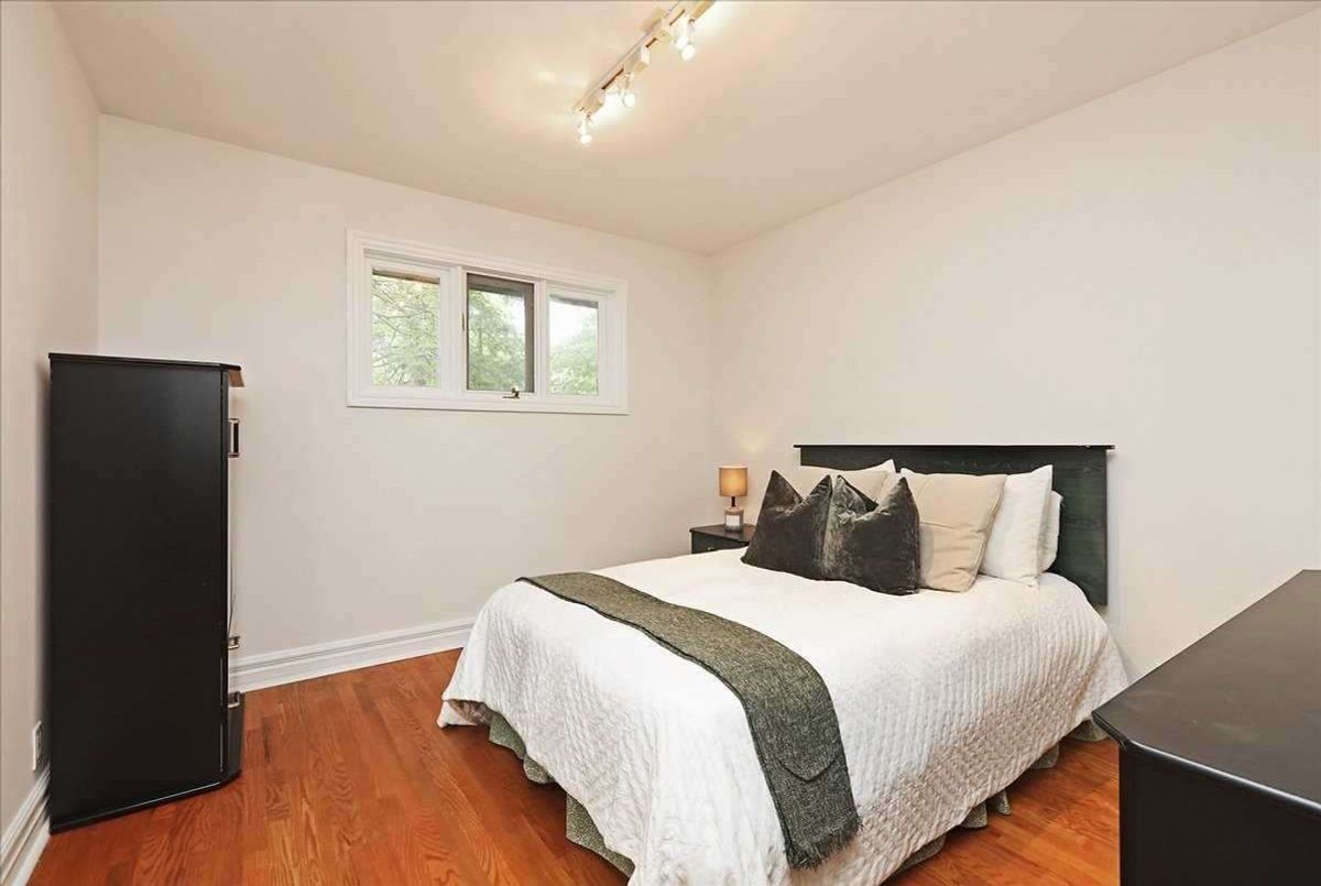 21 Wentworth Ave 21 Wentworth Ave Toronto