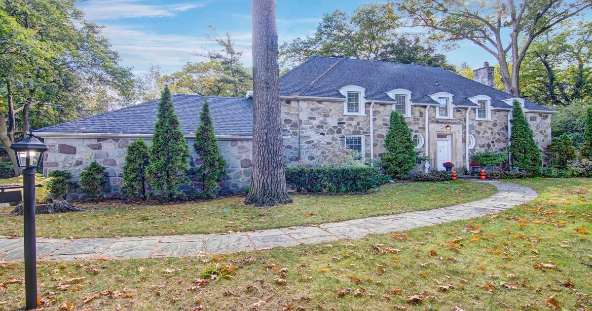 50 Bayview Wood Toronto