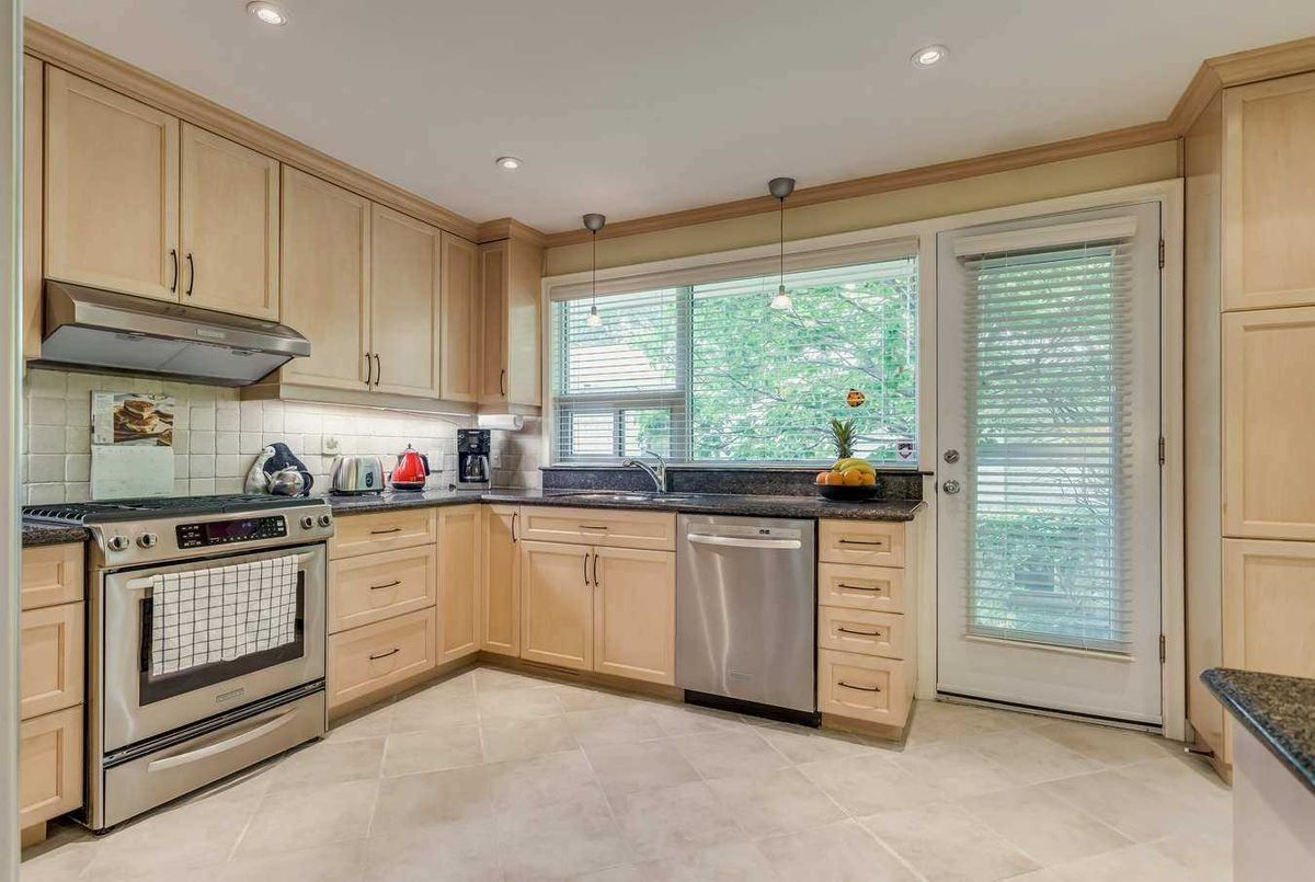 16 Heathview Ave 16 Heathview Ave Toronto