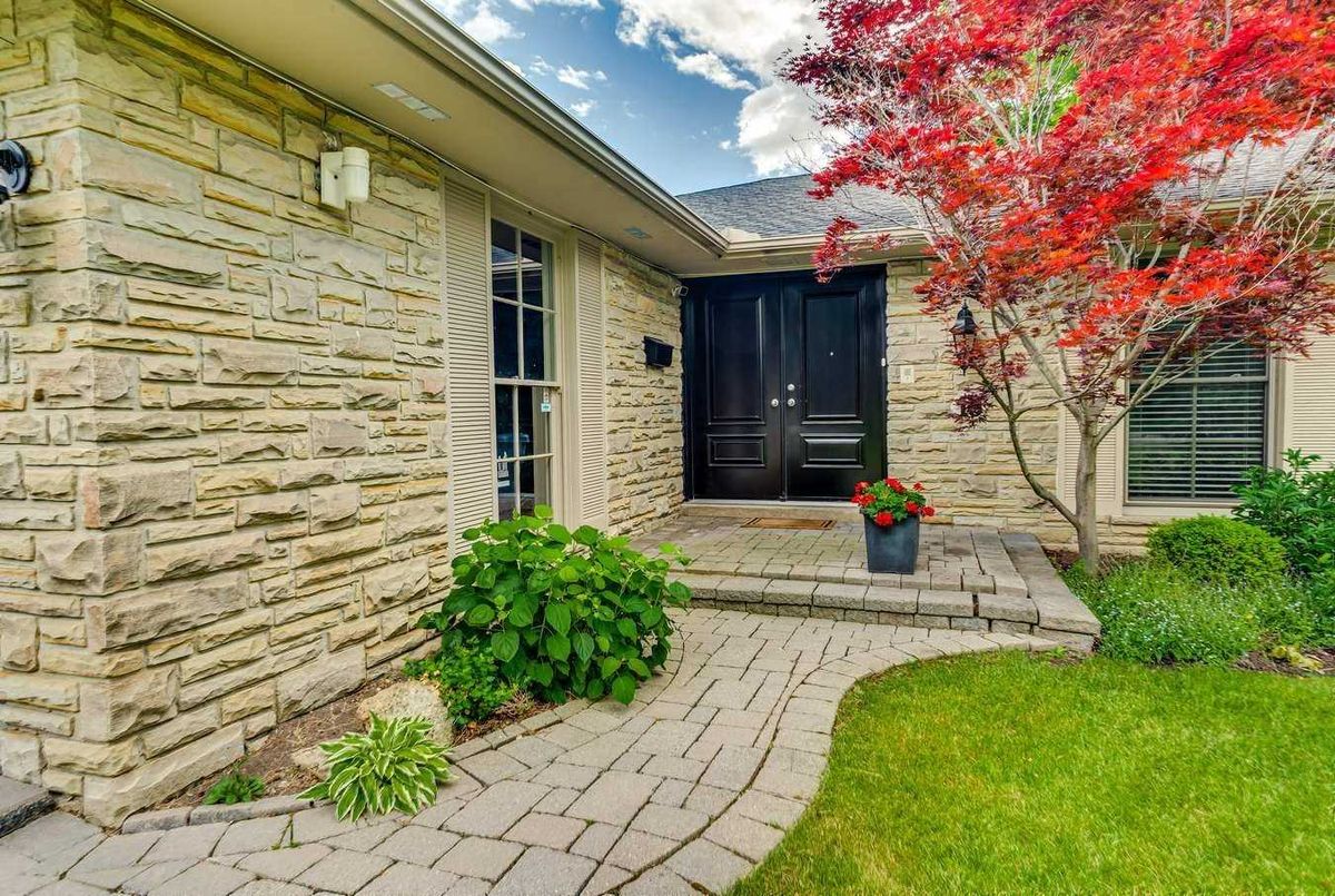 16 Heathview Ave 16 Heathview Ave Toronto