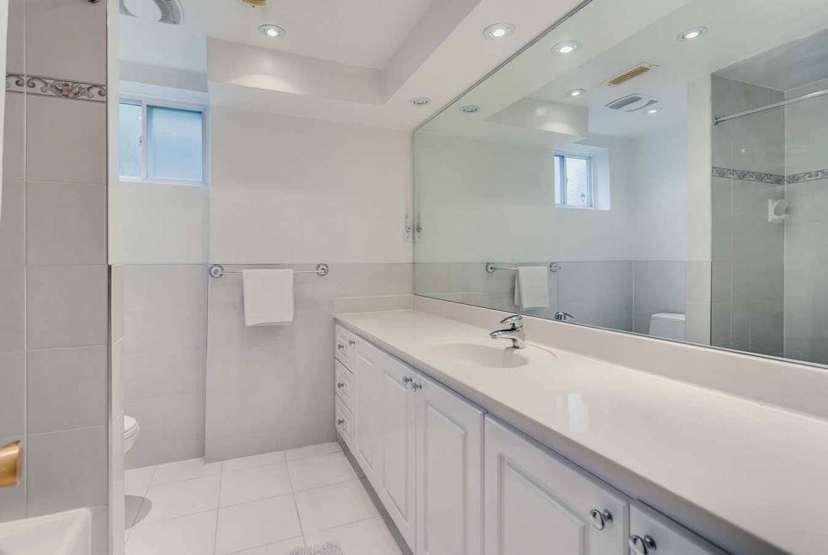 16 Heathview Ave 16 Heathview Ave Toronto