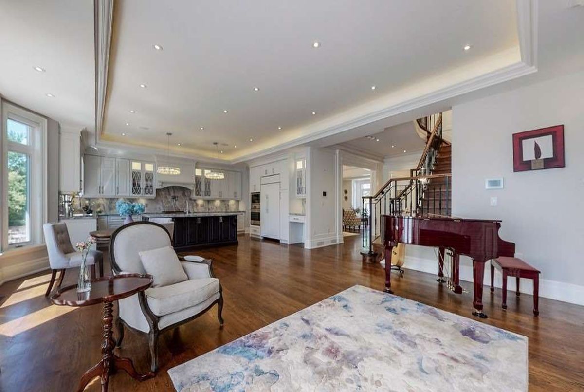 321 Maplehurst Ave 321 Maplehurst Ave Toronto