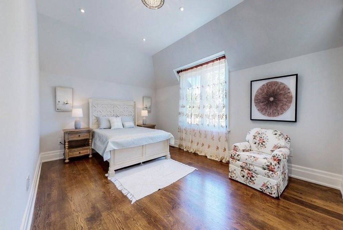 321 Maplehurst Ave 321 Maplehurst Ave Toronto