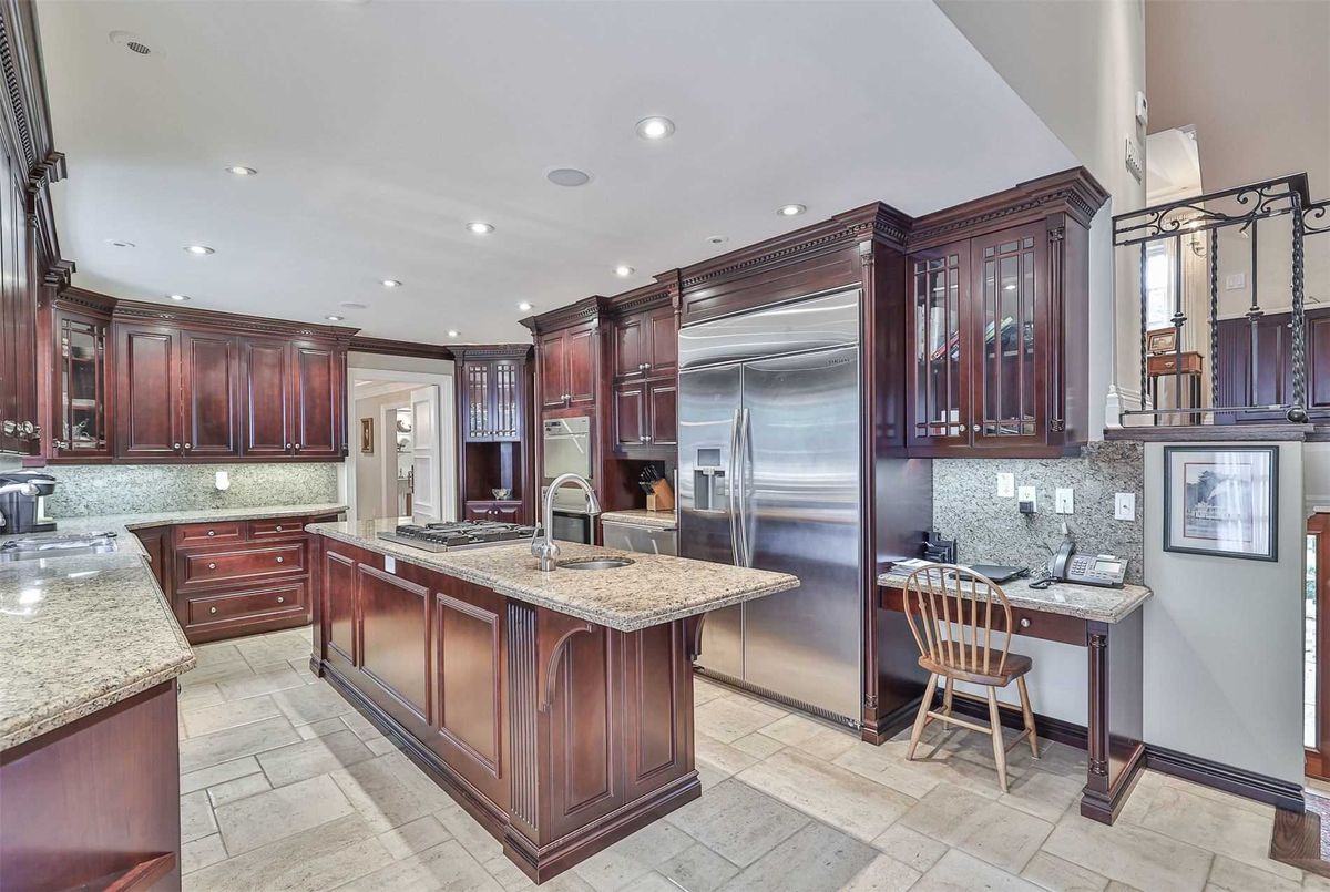 19 Forest Glen Crescent 19 Forest Glen Crescent Toronto C12